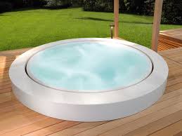 Whirlpool Mit Uberlauf Fur Aussen Minipool Eingebauter Whirlpool By Kos By Zucchetti Design Ludovica Roberto Pa Whirlpool Whirlpool Garten Eingebaute Badewanne