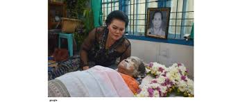 Kelahiranpelbagai adat resam dan pantang larang tertentu diamalkan oleh masyarakat cina. Mengintip 14 Tradisi Unik Upacara Kematian Di Indonesia Kumparan Com