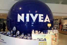 Hinter dem angebot herzenssache im nivea haus berlin verbirgt sich eine gesichtsmassage, bei der eine massagepraline auf der haut schmilzt und. Nivea Haus Berlin Chain Store Age Nivea Haus Berlin