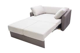 Avere un divano letto in casa fa sempre comodo, per accogliere ospiti o per sostituire il letto vero e proprio quando lo spazio è poco. Come Scegliere Il Divano Letto Per Tutti I Giorni