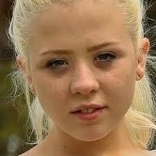 Anna Rey's Instagram, Twitter & Facebook