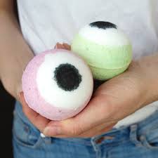 Haunt your tub this halloween. Diy Eyeball Bath Bombs For Halloween The Makeup Dummy
