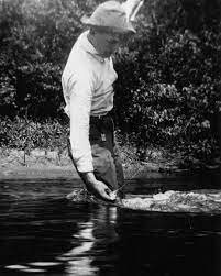 Choose from more than 1,500 properties, ideal house rentals for families, groups and couples. Datei Ernest Hemingway Fishing At Walloon Lake Michigan 1916 Jpg Wikipedia