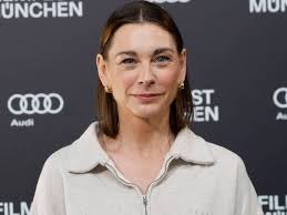 Schauspielerin Christiane Paul im Gespräch: „Dann sitzt du bei der  Beerdigung und lachst und heulst gleichzeitig“