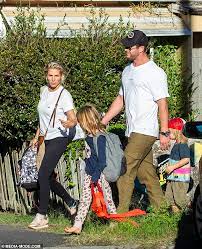 Chris hemsworth and his wife, elsa pataky, are not having marriage problems, nor are they only staying together for the sake of their kids. Chris Hemsworth And Elsa Pataky Collect Their Kids From School As They Skate Home Through Byron Bay Daily Mail Online