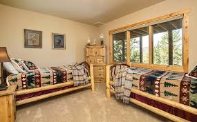 The main chalet level boasts a large living room with views of the surrounding mountains and space for everyone around. Aktualisiert 2021 Aspen Leaf Chalet Vacation Home At Windcliff Ferienhaus In Estes Park Tripadvisor