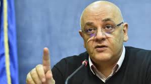 1.043.171 de pacienți au fost declarați vindecați. Raed Arafat Il ApÄƒrÄƒ Pe CiÈ›u Pentru CÄƒ I A Salvat Scaunul È™i L A Demis Pe Voiculescu
