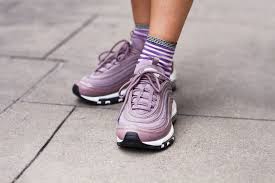 Definition, rechtschreibung, synonyme und grammatik von 'schnürsenkel' auf duden online nachschlagen. 7 Arten Deine Sneakers Zu Schnuren Elle