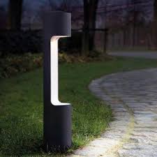 Borne D Eclairage De Jardin Contemporaine En Metal Halogene Avec Images Luminaires Jardin Eclairage De Jardin Luminaire Exterieur Design