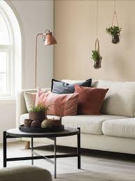 Das Ideale Sofa Fur Kleine Wohnzimmer In 2020 Kleine Wohnzimmer Wohnzimmer Kleine Couch