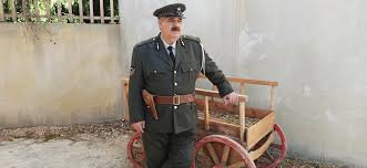 Ο γιώργος σουξές που υποδύεται τον προύσαλη στις άγριες μέλισσες, ήταν καλεσμένος στο the 2night show και στον γρηγόρη αρναούτογλου και έκανε αποκαλύψεις για την. O Giwrgos Soy3es Apo To A Ws To W H8ela Kai 8elw Na Me Agapoyn Oi 8eates Cosmopoliti Com Xristina Polith