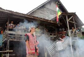 Asal usul serta adat kaum iban masih dipegang utuh oleh kaum mereka. Upacara Adat Gawai Suku Dayak Iban Balai Pelestarian Nilai Budaya Kalimantan Barat