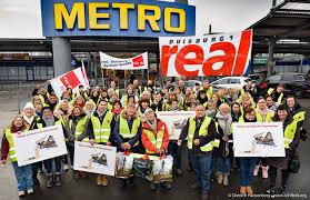 Versuchen sie dann eine dieser optionen zu großhändel. Real Kundgebung Vor Der Metro Zentrale In Dusseldorf Am 26 11 2018 Lichtbild Blog Dietrich Hackenberg