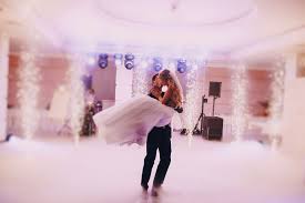 La première danse des mariés est un moment clé dans un mariage. Ouverture De Bal 16 Danse By Salina Barreaux