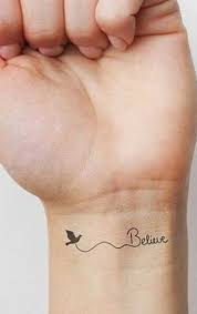 Skvělá tetování roztomilé tetování nápady na tetování malé tetování. Tricitka Drobnych A Jednoduchych Tetovani Ktere Jsou Pro Zeny Elegantnim Doplnkem Small Wrist Tattoos Believe Tattoos Wrist Tattoos For Women