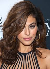 Her hair is parted off center on the left side and has some height in the crown area. Eva Mendes Beauty Riot