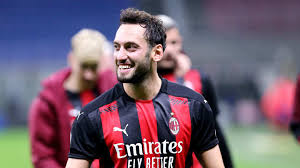 Ac milan coach gennaro gattuso revealed his delight friday at discovering how turkish. Fuhrt Manchester United Gesprache Mit Milans Hakan Calhanoglu Das Gerucht Im Check