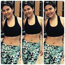 ทิพย์ หรือชื่อเต็มๆ พ.ต.หญิง ชลรัศมี งาทวีสุข พิธีกรคนดังที่ถูกดึงให้เข้าไปอยู่ในวังวนข่าวใหญ่ ว่าเป็นหนึ่งในคณะที่บิน. Facebook