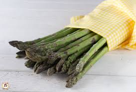 Come si puliscono gli asparagi. Come Pulire Gli Asparagi Verdi O Selvatici Come Cucinarli E Conservarli