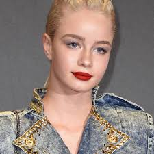 Miranda ist 43 jahre jung, 165 cm groß, trägt schuhgröße 38/39 und konfektionsgröße 48/50. Ex Gntm Teilnehmerin Zoe Saip Ungewohnlich Das Halt Sie Von Heidis Verlobung Bunte De