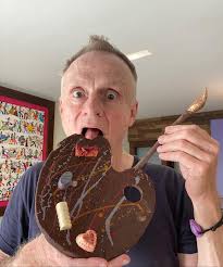 Loving my hotel room at the new Hotel Xcaret Arte. The swim-up pool and  beautiful decor are wonderful — but then I discovered that the artist easel  amenity is made of chocolate