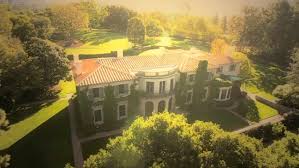 Onored to present one of the most prestigious offerings in the country and the largest lot in the ultra exclusive holmby hills. Inside L A S Famed Owlwood Estate A Super Sneak Peek Video The Hollywood Reporter