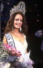 Cecilia bolocco en lanzamiento tercera colección cecilia bolocco. Miss Universe 1987 Cecilia Bolocco Cecilia Bolocco Concurso De Belleza Belleza