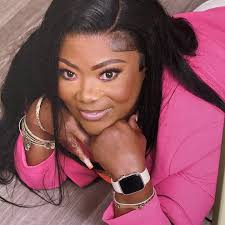 Preparing the Turkey with Tajah Enge. 5 kids, 4 adults, let's do this