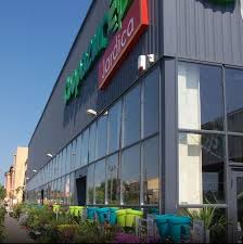 Coopérative agricole de conditionnement et de distribution de fruits et légumes. Jardica La Crau Marie Volaille