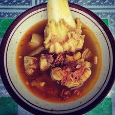 Rasa kaldu dari sapi yang gurih tersebutlah yang menjadi pembeda atau ciri khas menarik dari makanan yang satu ini. Kikil Sapi Terenak Di Surabaya Pecinta Kuliner Wajib Mampir