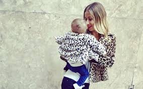 Laura figueiredo mostra o rosto da filha beatriz pela primeira vez. Laura Figueiredo Filha Comeca A Dar Os Primeiros Passos Na Musica Foto Vip Pt
