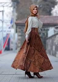 Siyah şal rengine uygun yoğun mu yoksa doğal renk makyaj tonları mı? Taba Rengi Kombinleri