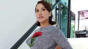 Elly mazlein keringat selebriti episod 3. Papa Hadiahkan Cincin Assalamualaikum Pada Elly Mazlein Gosip Tempatan Gosip Forum Cari Infonet
