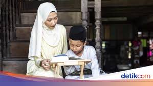 Keistimewaan membaca al quran, keutamaan baca al quran, pahala tadarus al quran bulan ramadhan akan kita dapatkan jika kita senanitasa rajin membaca mau tahu apa keutamaan membaca al quran di bulan ramadhan? 7 Keutamaan Membaca Al Qur An Di Bulan Ramadhan