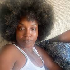 Moms Can Begin Picking Up Their Free Flowers from Lowe's Tomorrow!  🌸🌼💐🌷🪻🌹🌻