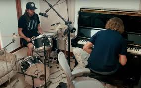 Photos/posters are sold from one collector to another no rights are implied or given. Foo Fighters Dave Grohl Pumps Out Song Covers For Hanukkah The Times Of Israel