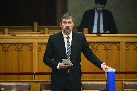 Jókora kavarodás lett a figyelmetlenségéből. Index Belfold Visszautasitja Hadhazy Akos Vadjait A Q Pharma
