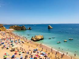 Quer saber qual é o melhor mês do ano, para marcar viagens baratas de sevilha para praia? Praia Dona Ana No Algarve Em Portugal E Das Mais Bonitas Do Mundo