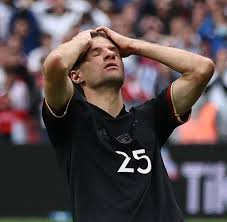 Dfb ˌdeːʔɛfˈbeː) is the governing body of football in germany.a founding member of both fifa and uefa, the dfb has jurisdiction for the german football league system and is in charge of the men's and women's national teams. Pkhrvgdzwjkzvm