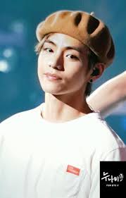 V Wearing A Beret While In Paris Looking Like A Handsome Acorn Bts Korea Kim Taehyung Bts Taehyung
