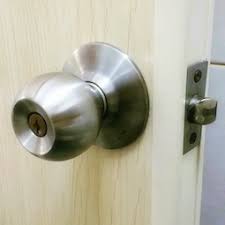 Bila dia nak keluar, waktu pulas tombol baru dia sedar dah rosak dan pintu tak boleh buka! Pakai Otak Selesaikan Masalah Sendiri Diy Mohdzulkifli Com
