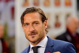 Francesco totti's wife ilary blasi surprises roma icon with baby goat. Botschafter Statt Manager Roma Ruckkehr Reicht Francesco Totti Der Angebotene Posten