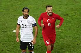 His current girlfriend or wife, his salary and his tattoos. Nationalmannschaft 3 3 Deutschland Verspielt Gegen Die Turkei 3 Mal Eine Fuhrung Ligalive