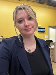 Hey guys! I am looking for a roommate for the beginning of January! I live  in a fully furnished spacious 3 bedroom/ 4 bathroom townhome in Brandon and  there is an open