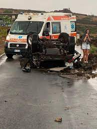 Una tromba d'aria che si è abbattuta sull'isola di pantelleria ha provocato, secondo i soccorritori, la morte di due persone e il ferimento . I5knpwau93k4wm