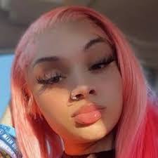 Linette Camacho's Instagram, Twitter & Facebook