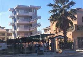 Alba adriatica è una città di mare con un ampio litorale sabbioso che offre un clima umido con temperature non troppo elevate. Alba Mare Case Vacanze Al Mare In Abruzzo Alba Mare