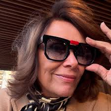 Modelo Max Solar, da Coleção Bauhaus. Unisex Linhas retas, cores sólidas e  formas geométricas representando o alemão Max Bill, expoente da Arte  Concreta. Nunca foi tão bom usar óculos! Acetato Italiano, design