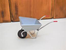 Schubkarre Zum Basteln Fur Geldgeschenk Oder Gutschein Garten Hausbau Puppenmobel Geschenk Puppenhaus Gartenarbeit Geschenk Manner Wheelbarrow Garden Tools