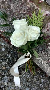This fragrant bouquet includes 22 carefully selected stems, which arrive in bud stage to ensure they're protected on their way to the recipient. Small White Rose Bouquet Off 78 Cheap Price